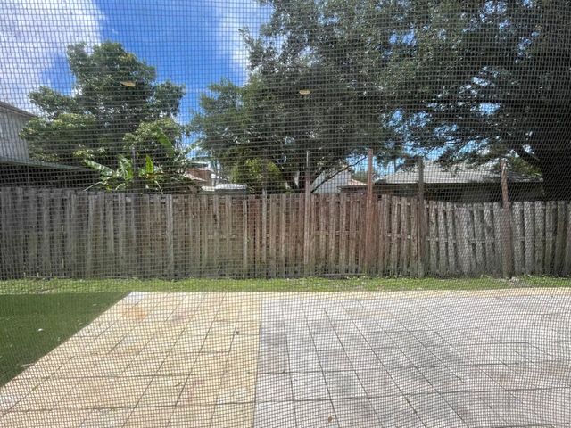 1806 NW 98th Avenue NW, Pembroke Pines, FL 33024