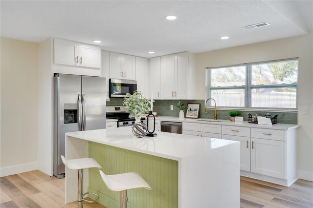 13469 SOL VISTA DR, Largo, FL 33774