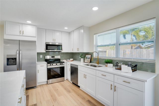 13469 SOL VISTA DR, Largo, FL 33774