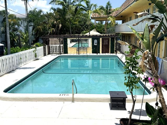 741 Hummingbird Way 2, North Palm Beach, FL 33408