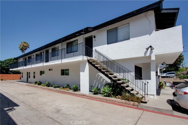 226 N Citrus Avenue E, Vista, CA 92084