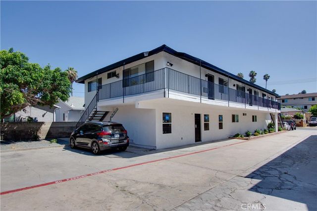 226 N Citrus Avenue E, Vista, CA 92084