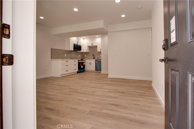 226 N Citrus Avenue E, Vista, CA 92084