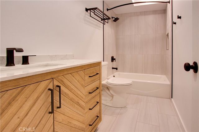 226 N Citrus Avenue E, Vista, CA 92084