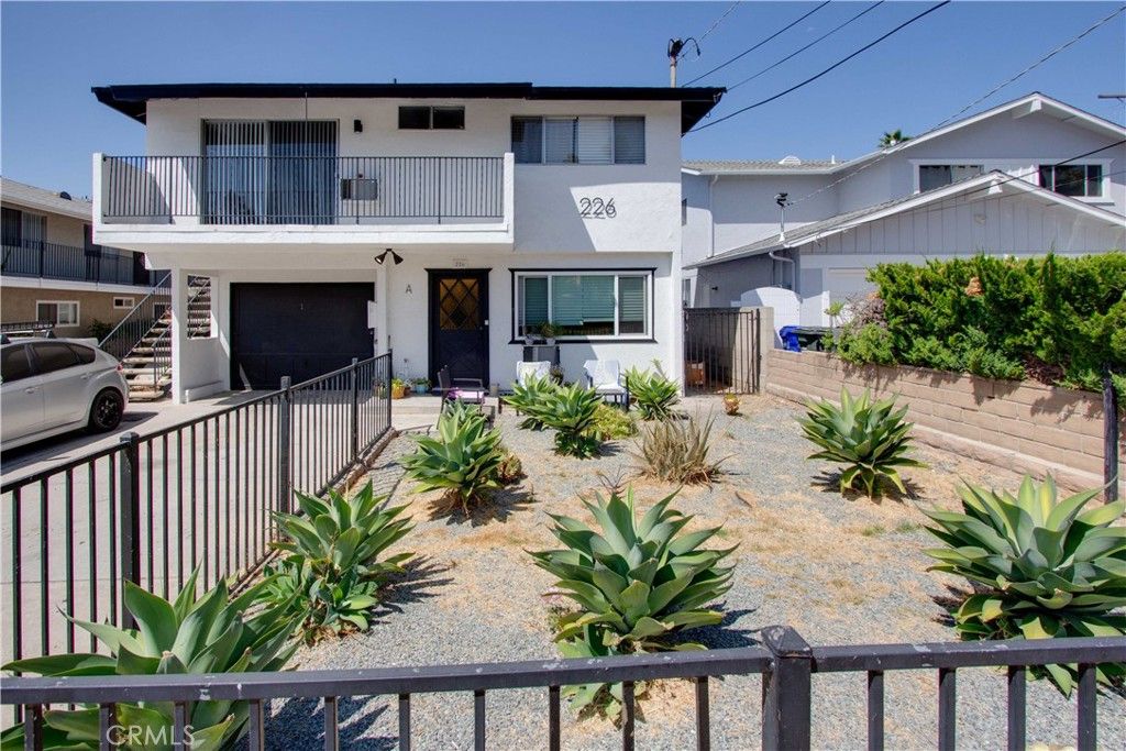 226 N Citrus Avenue E, Vista, CA 92084