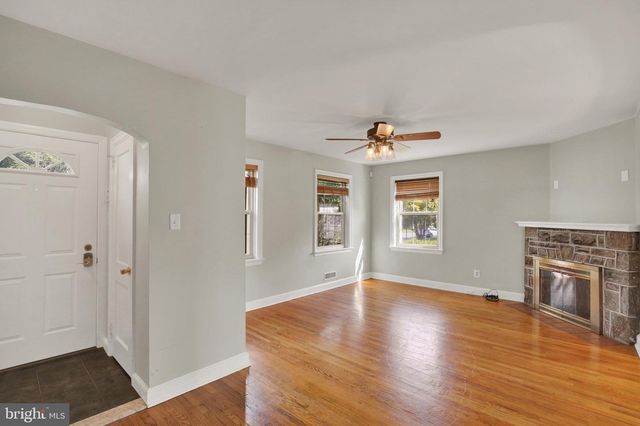 912 PLEASURE RD, Lancaster, PA 17601