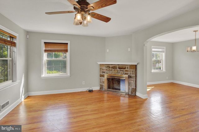912 PLEASURE RD, Lancaster, PA 17601
