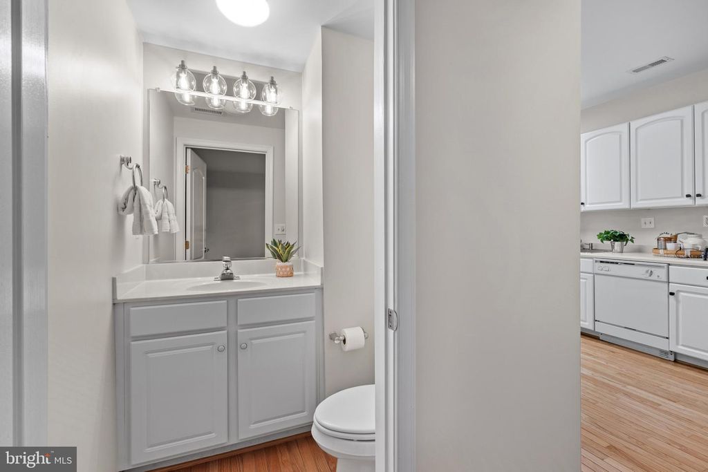 Image 14 of property listing at 2002 DAKOTA PL #2A, Annapolis, MD 21403
