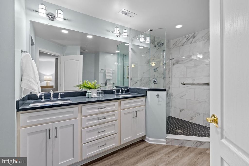 Image 18 of property listing at 2002 DAKOTA PL #2A, Annapolis, MD 21403
