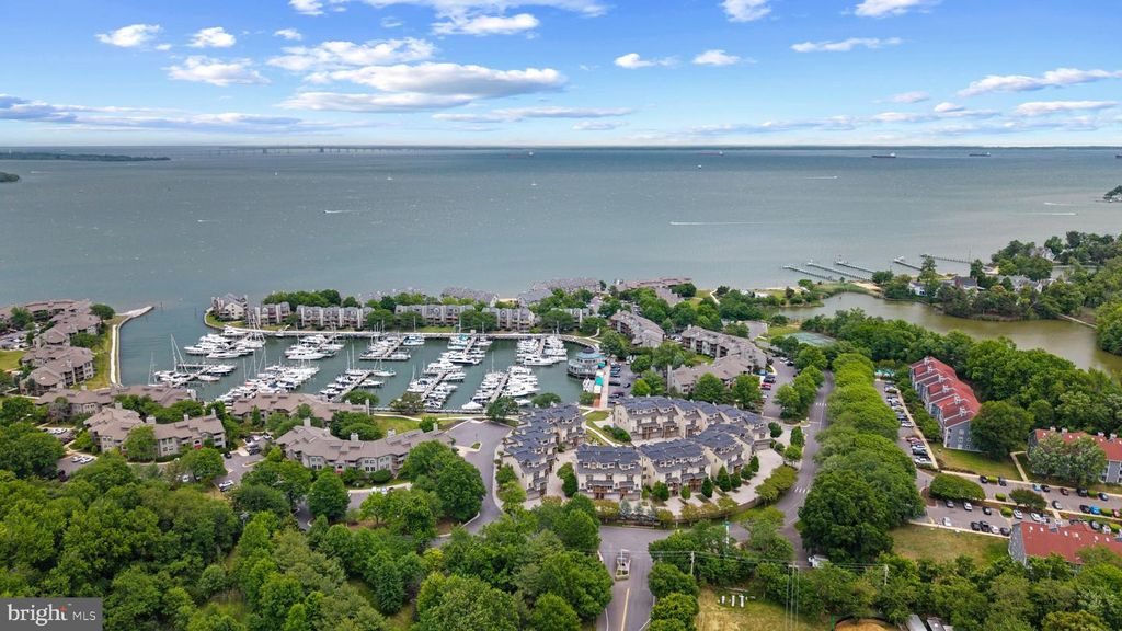 Image 2 of property listing at 2002 DAKOTA PL #2A, Annapolis, MD 21403