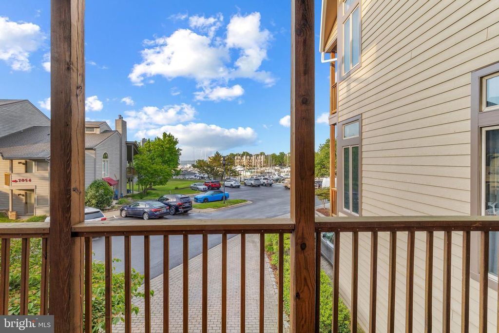 Image 7 of property listing at 2002 DAKOTA PL #2A, Annapolis, MD 21403
