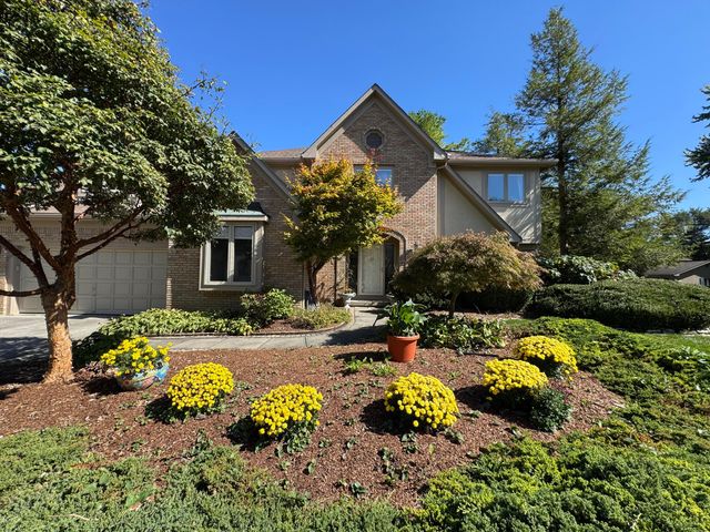 6908 Perry Drive, Worthington, OH 43085