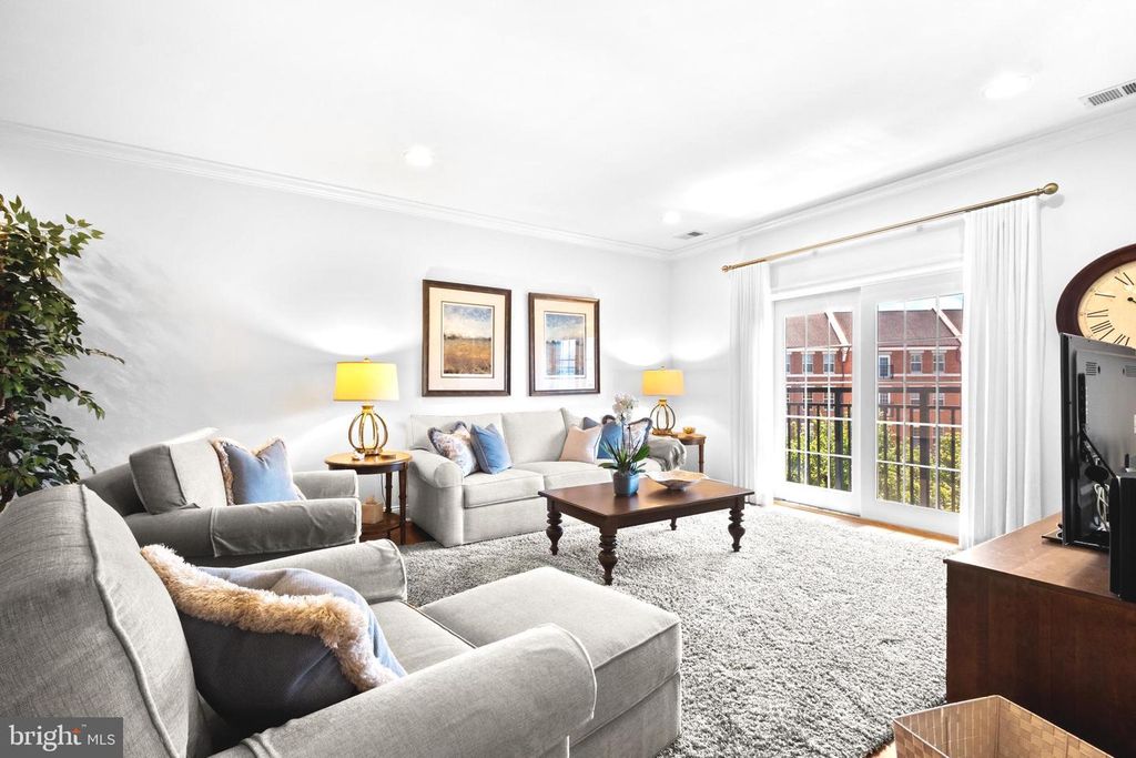 500 REGATTA DR #2540, PHILADELPHIA, PA 19146 — exterior