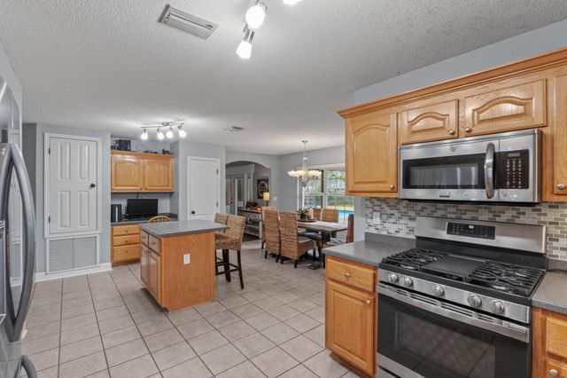 2381 Tumbleweed Drive, Navarre, FL 32566