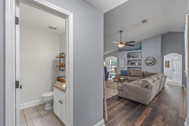 2381 Tumbleweed Drive, Navarre, FL 32566