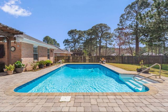 2381 Tumbleweed Drive, Navarre, FL 32566