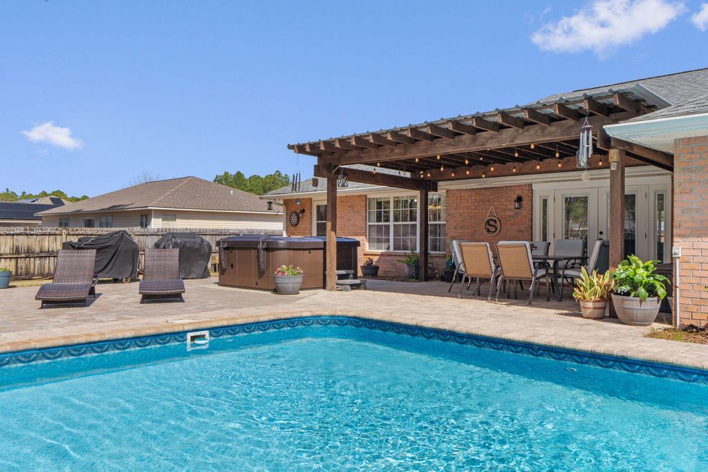 2381 Tumbleweed Drive, Navarre, FL 32566