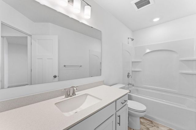 20300 Geneva Trail, Lakeville, MN 55044