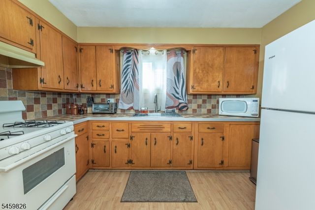 170 Rockaway Ave, Rockaway Boro, NJ 07866