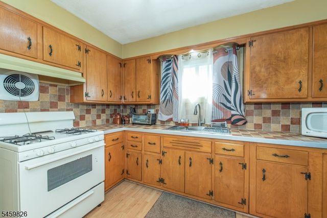 170 Rockaway Ave, Rockaway Boro, NJ 07866