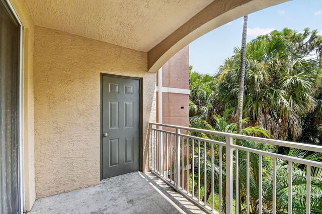 6370 EMERALD DUNES Drive 203, West Palm Beach, FL 33411