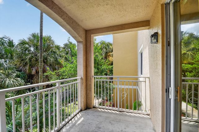 6370 EMERALD DUNES Drive 203, West Palm Beach, FL 33411