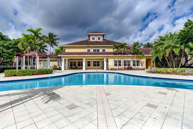 6370 EMERALD DUNES Drive 203, West Palm Beach, FL 33411