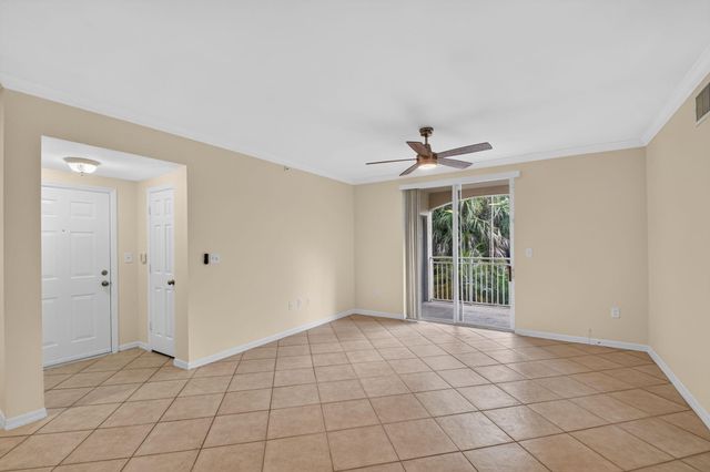 6370 EMERALD DUNES Drive 203, West Palm Beach, FL 33411