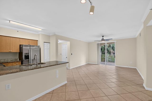 6370 EMERALD DUNES Drive 203, West Palm Beach, FL 33411
