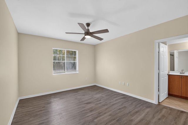 6370 EMERALD DUNES Drive 203, West Palm Beach, FL 33411