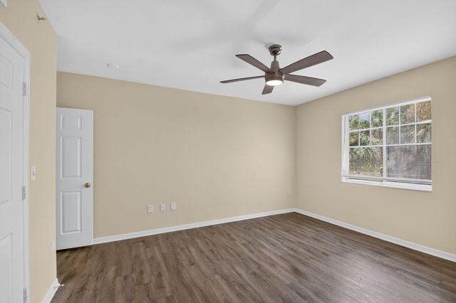 6370 EMERALD DUNES Drive 203, West Palm Beach, FL 33411