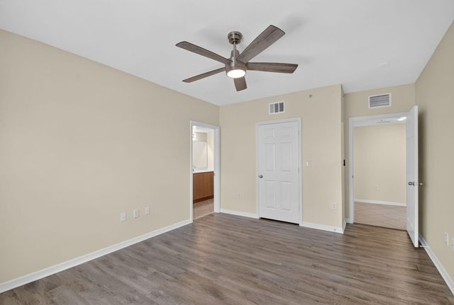 6370 EMERALD DUNES Drive 203, West Palm Beach, FL 33411