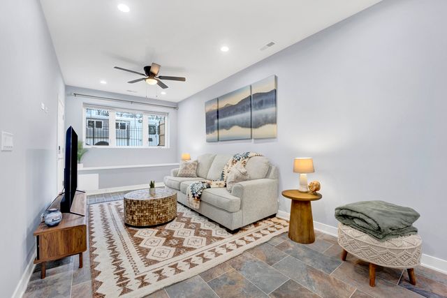 5843 W Corcoran Place, Chicago, IL 60644