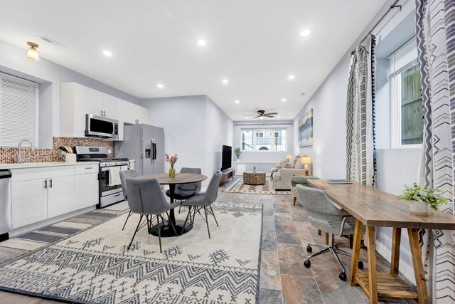 5843 W Corcoran Place, Chicago, IL 60644