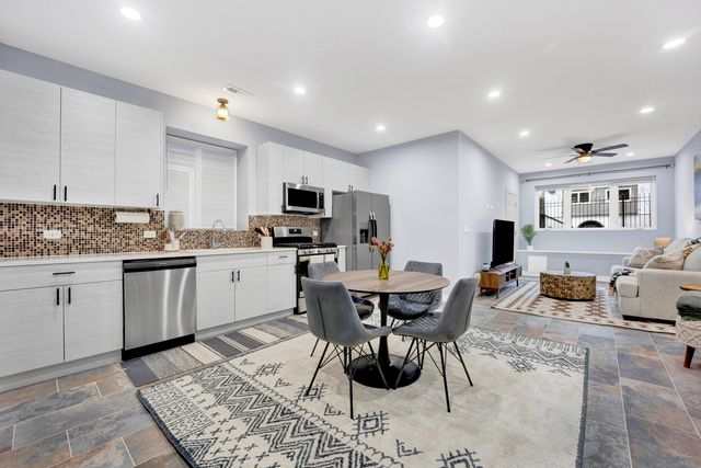 5843 W Corcoran Place, Chicago, IL 60644