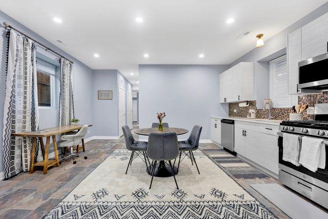 5843 W Corcoran Place, Chicago, IL 60644