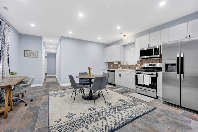 5843 W Corcoran Place, Chicago, IL 60644