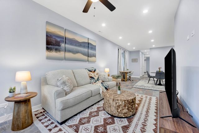 5843 W Corcoran Place, Chicago, IL 60644