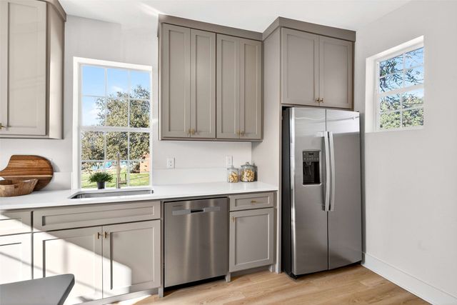 435 W 9th Street E, F, G, Dallas, TX 75208