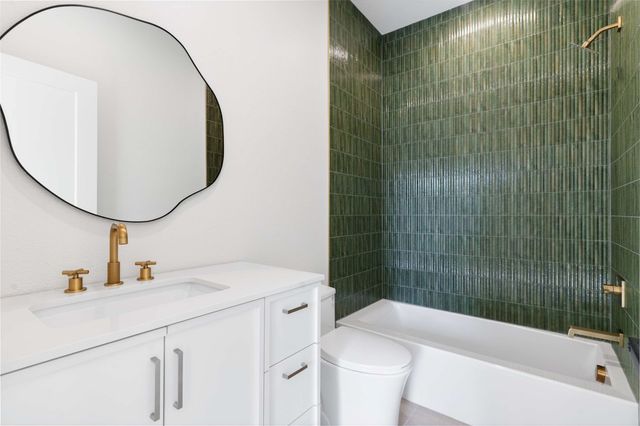 435 W 9th Street E, F, G, Dallas, TX 75208