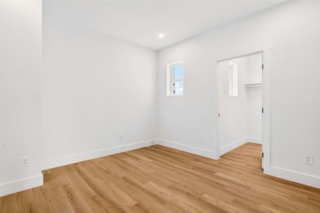 435 W 9th Street E, F, G, Dallas, TX 75208