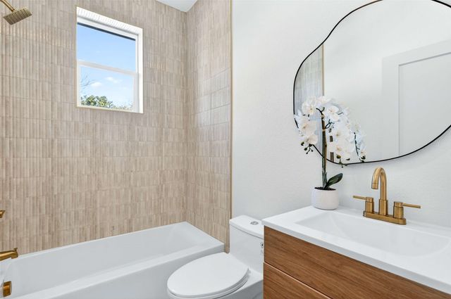 435 W 9th Street E, F, G, Dallas, TX 75208