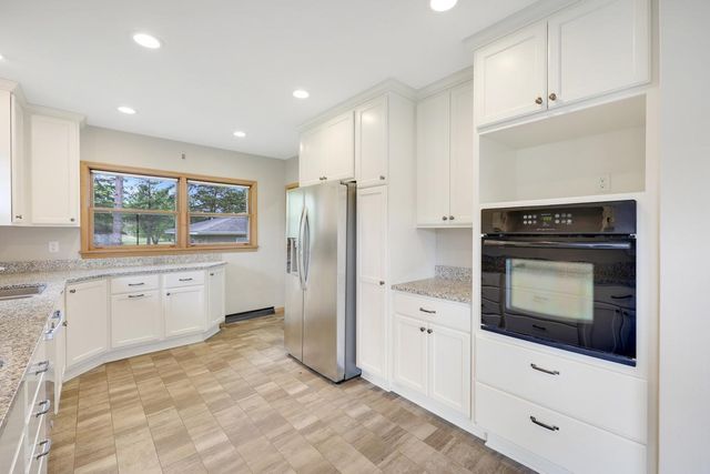 4871 Bald Eagle Avenue, White Bear Lake, MN 55110