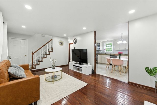 38 Groton Rd, Westford, MA 01886