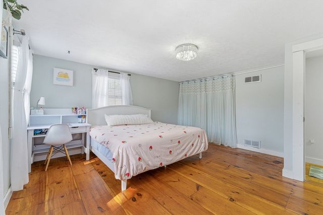 38 Groton Rd, Westford, MA 01886