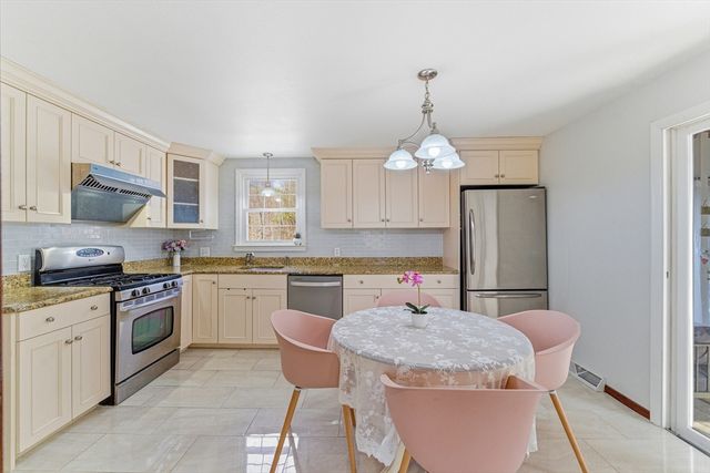 38 Groton Rd, Westford, MA 01886