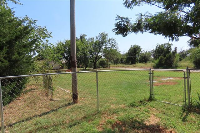 624 S Hazel Street, Guthrie, OK 73044