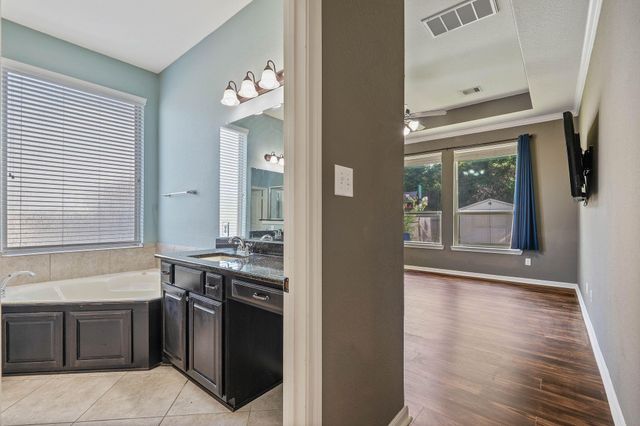 3544 Woods Estates Drive, Conroe, TX 77304