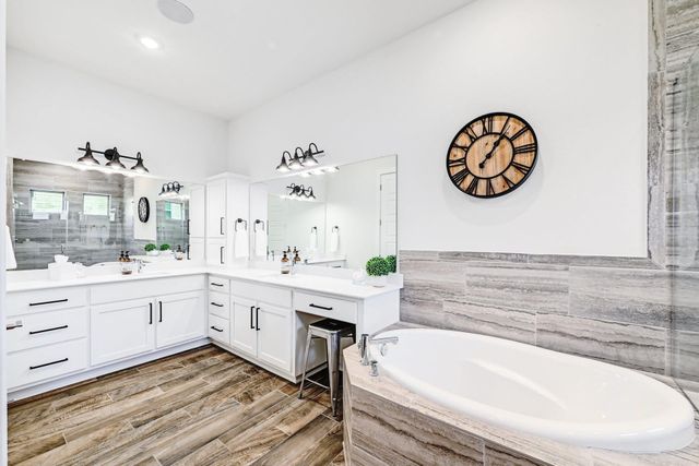 134 Staked Plains LN, Dripping Springs, TX 78620
