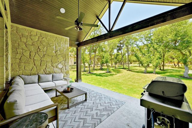 134 Staked Plains LN, Dripping Springs, TX 78620